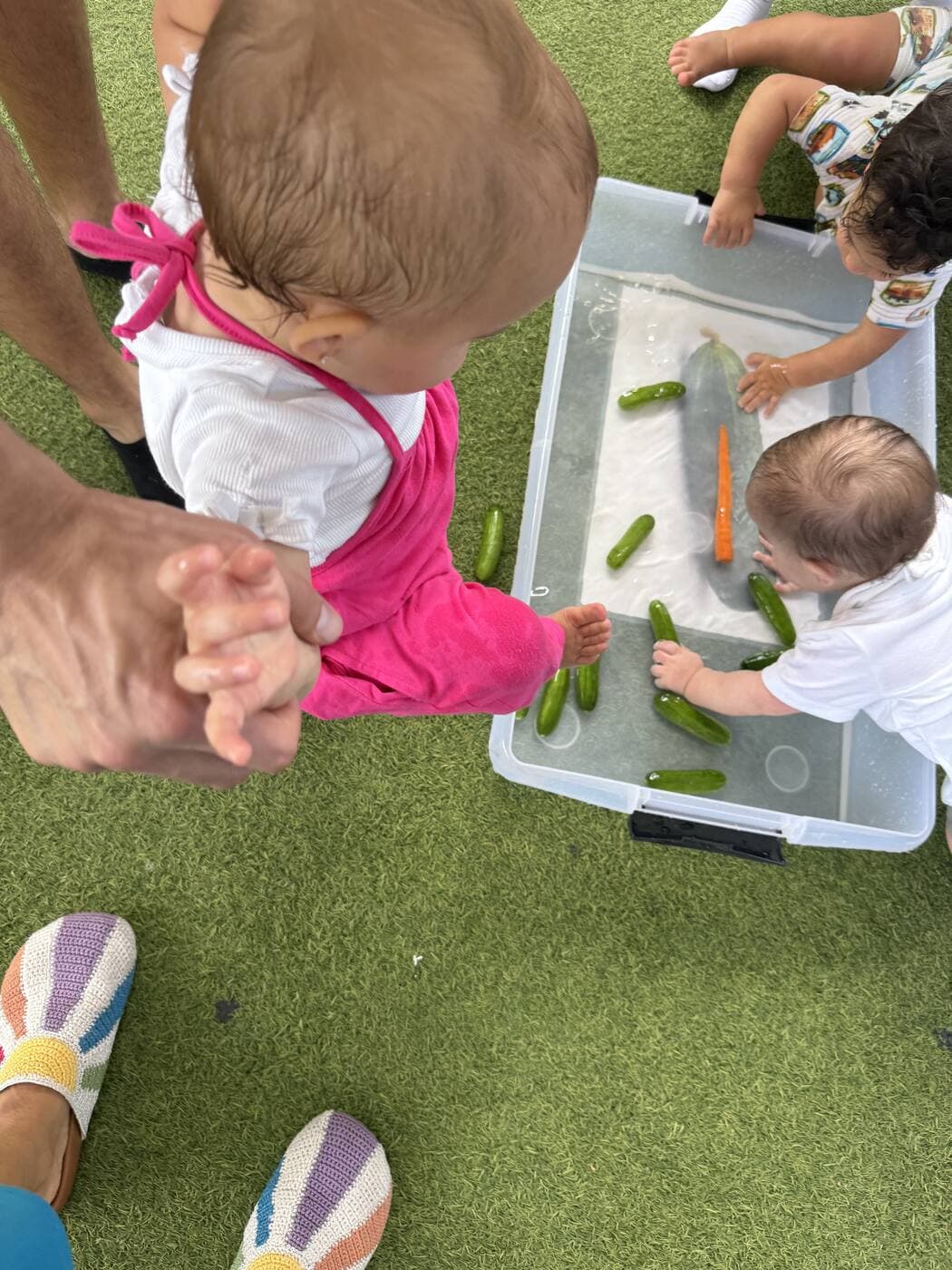 Juego sensorial con agua